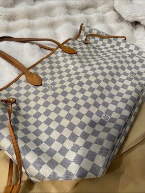 Luxury Checkered Tote Bag in White and Tan